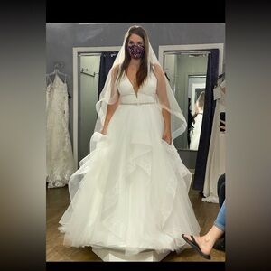 Never Worn Perfect Condition Maggie Sottero Wedding Gown